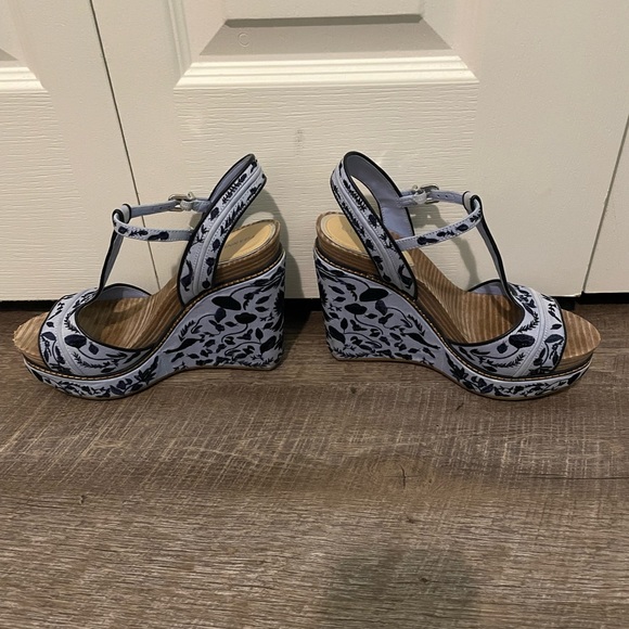 Gianni Bini Wedges - Picture 2 of 5